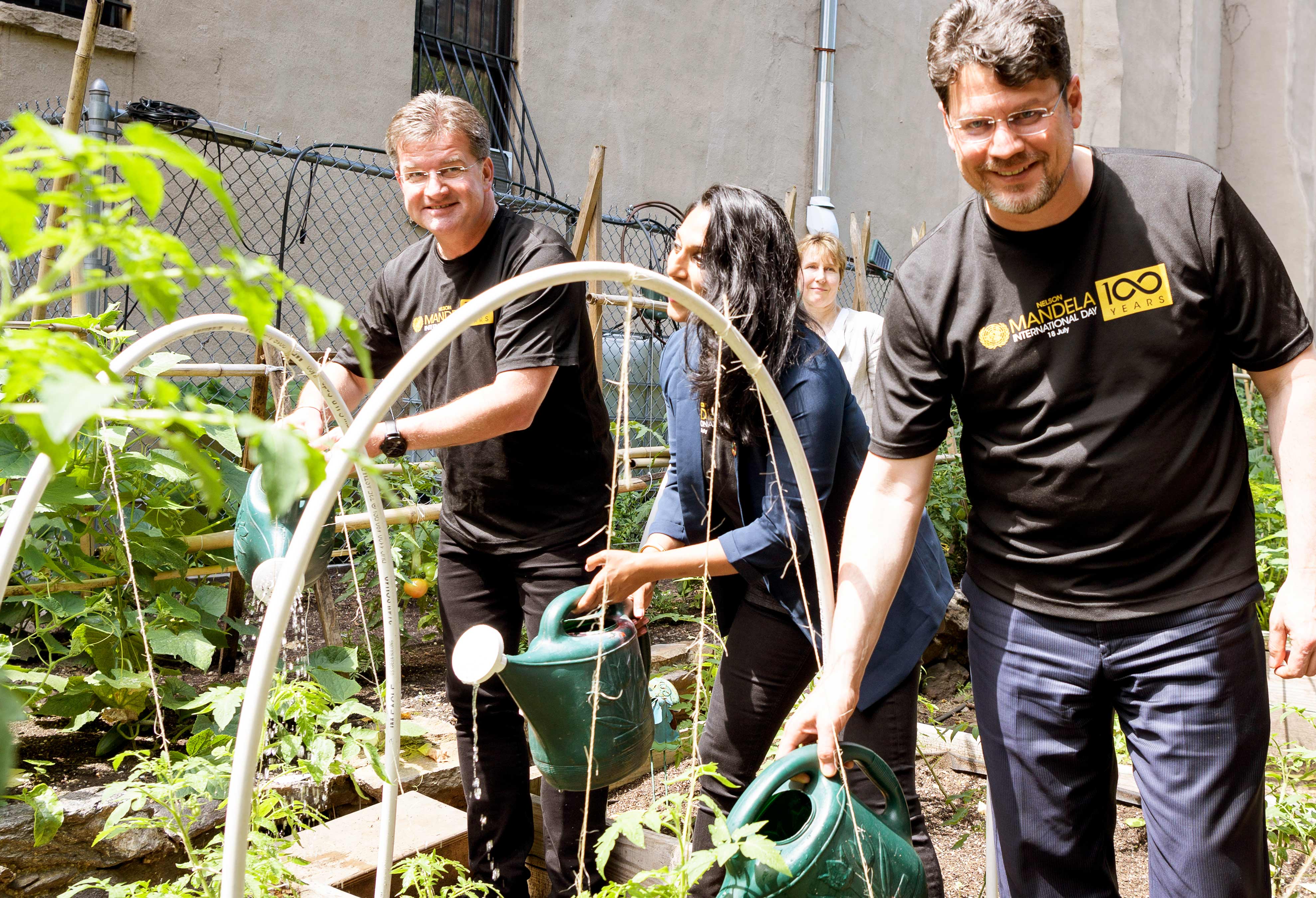 Miroslav Lajčák (left), President of the 72nd session of the General Assembly, Penny Abeywardena (centre), Commissioner of NYC, and Andries Carl Nel, Deputy Minister for Cooperative Governance and Traditional Affairs of South Africa, water plants at community garden Harlem Grown. © UN Photo/Manuel Elias
