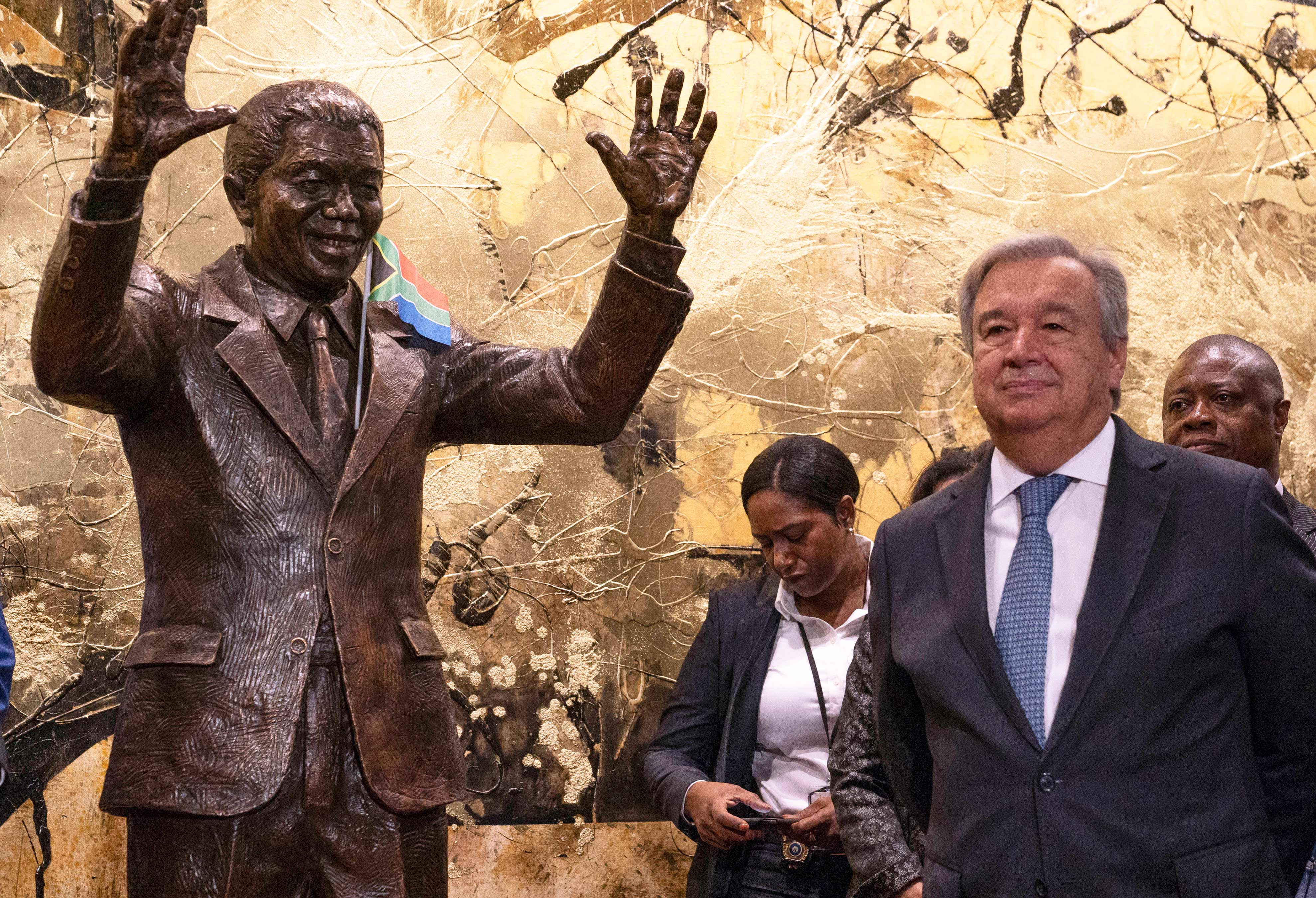 Le Secrétaire général assiste à une cérémonie d'inauguration de la statue de Nelson Mandela offerte par la République sud-africaine. 2018.