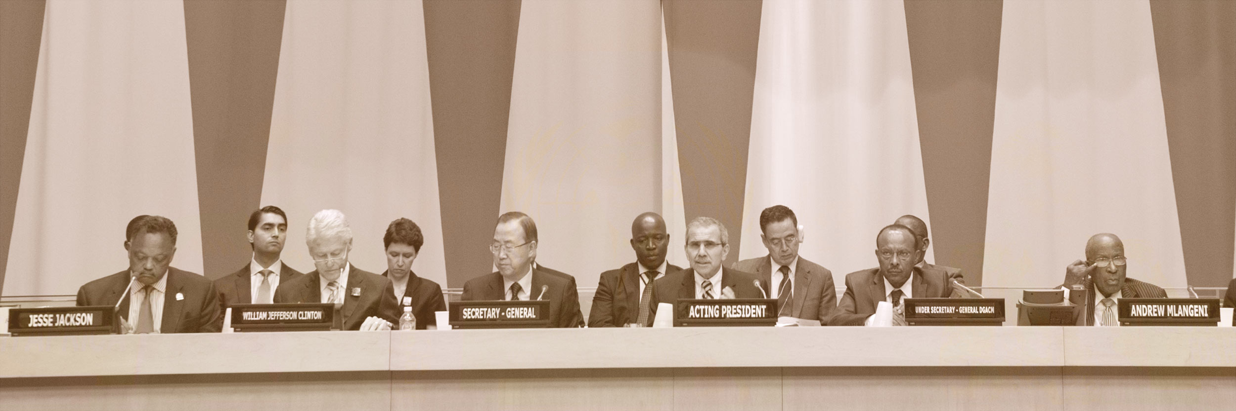 A view of the Economic and social Council Chamber as Acting Assembly President Nawaf Salam (centre), addresses the event. Pictured with him (from left): Reverend Jesse L. Jackson, Sr.; Former US President Bill Clinton; Secretary-General Ban Ki-moon; Tegegnework Gettu, Under-Secretary-General for General Assembly and Conference Management; and Mr. Andrew Mlangeni. © UN Photo/Eskinder Debebe