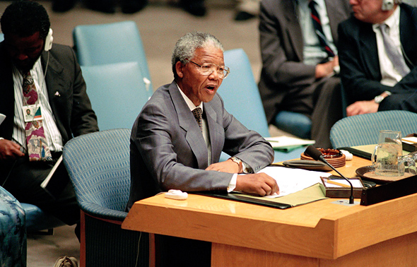Nelson Mandela, Président du Congrès national africain , s'exprime devant le Conseil de sécurité. © Photo ONU/Milton Grant