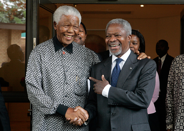 Secretary-General Kofi Annan (right) meets with former South African President Nelson Mandela in Houghton, Johannesburg, South Africa. 15 March 2006.