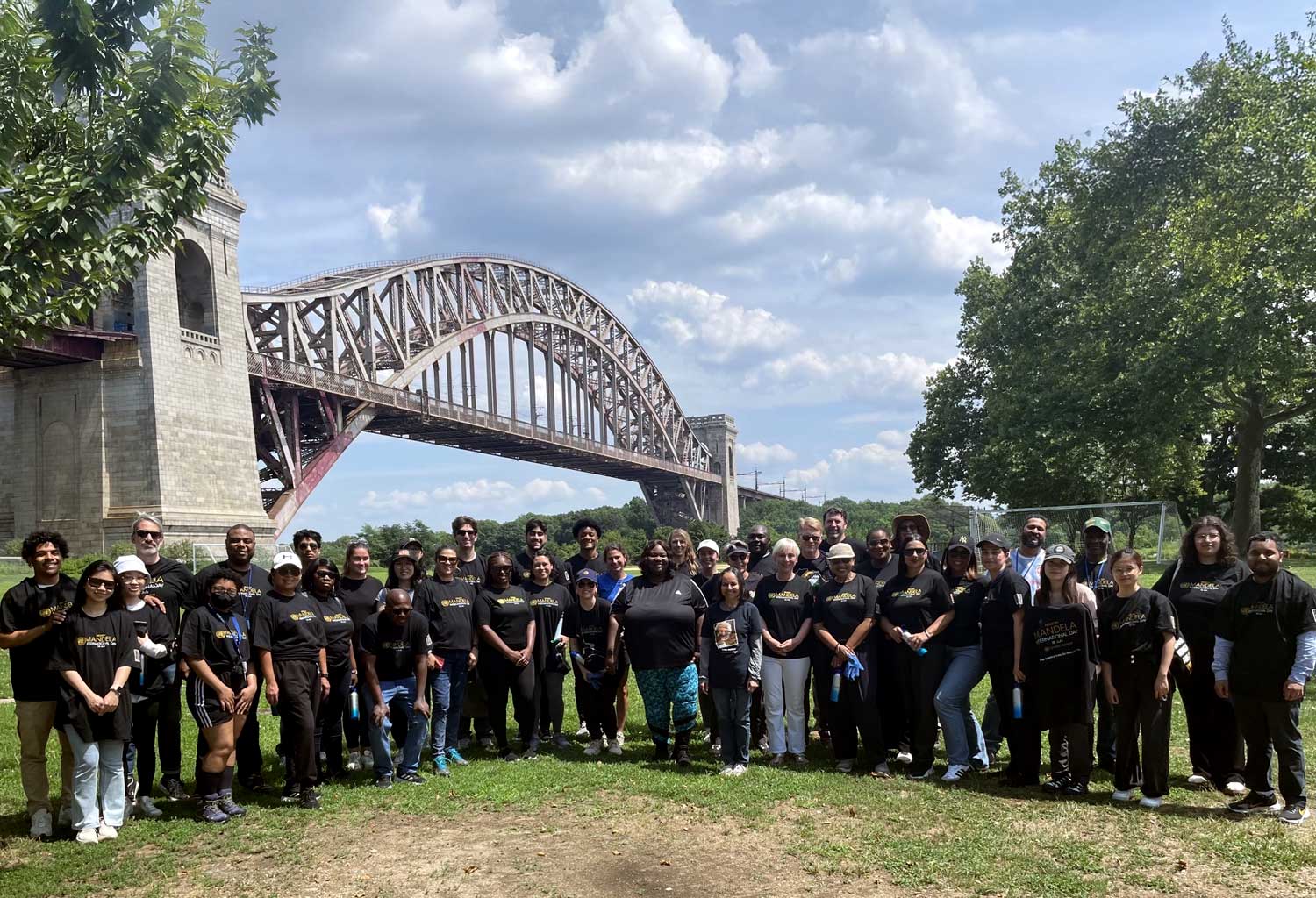 group photo fo the volunteers in Randall’s Island