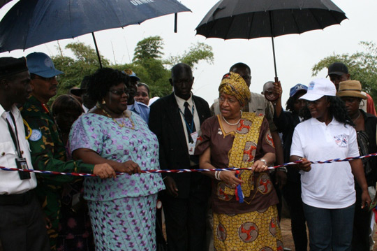 The President of the Republic of Liberia, Ellen Johnson Sirleaf, and the Deputy Special Representative of the SG, Henrietta Mensa-Bonsu, open the Sanniquellie central prison, 2010. UN Photo/ UNMIL