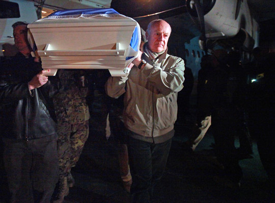 Staffan de Mistura (right), Special Representative of the Secretary-General for Afghanistan, shoulders the casket of one of  the victims.