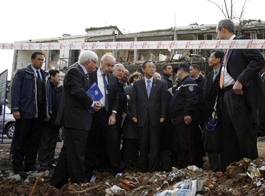 Secretary-General Ban Ki-moon visits Algiers bombing site.