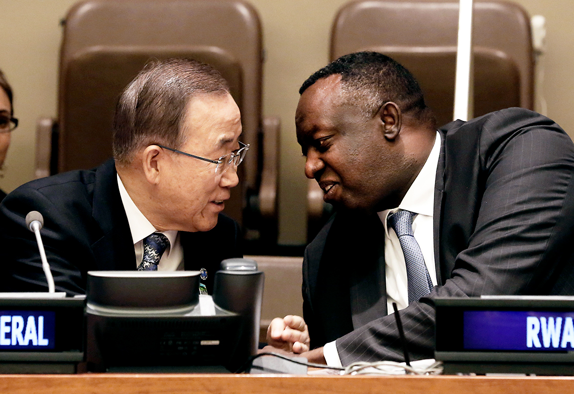 Secretary-General Ban Ki-moon exchanges a few words with Permanent Representative of the Republic of Rwanda to the UN, Eugène-Richard Gasana