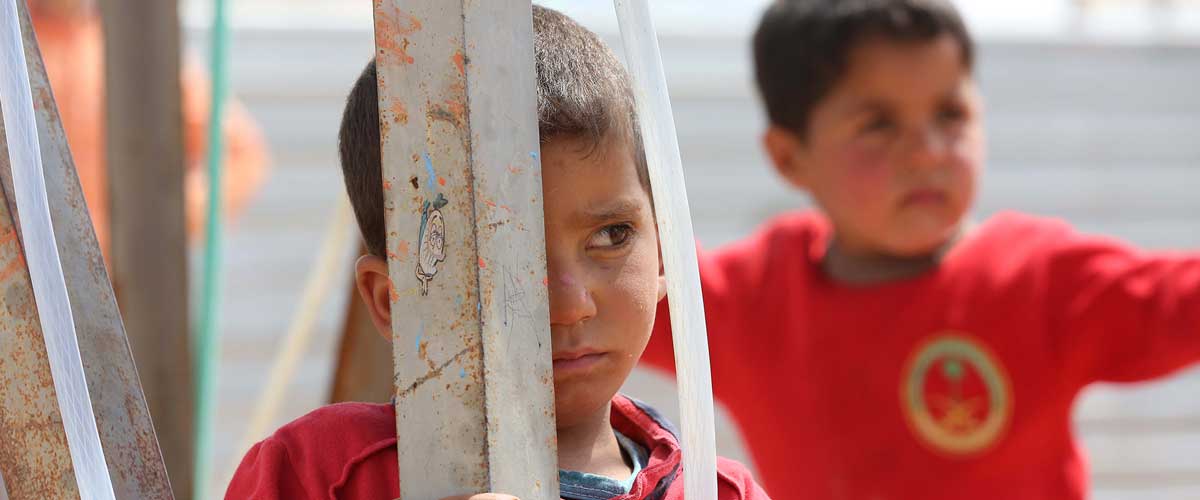 Unos niños en el Campo de Refugiados Zaatari en Jordania, donde viven cerca de 80 000 refugiados sirios. Foto ONU/Sahem Rababah