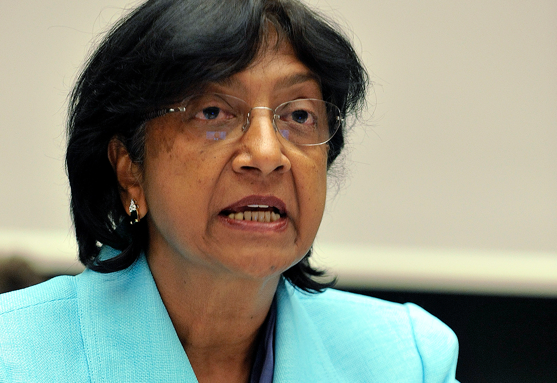 Navi Pillay, Alta Comisionada de las Naciones Unidas para los Derechos Humanos, aborda la observancia.