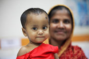 une femme et son enfant Photo ONU/David Ohana