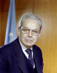 portrait of former Secretary-General Javier Perez de Cuellar