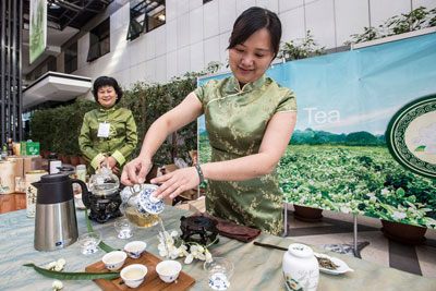 Chinese Jasmine tea tasting. Globally Important Agricultural Heritage Systems (GIAHS) Steering and Scientific Committee meeting, FAO headquarters. Photo: FAO/Alessandra Benedetti.