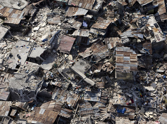 2010年1月12日，成千上万的海地人在强震中失去生命