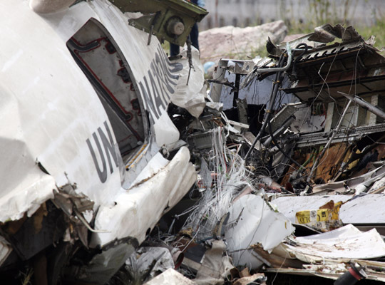 2011年4月4日，一架联合国飞机在刚果民主共和国首都金沙萨坠毁，造成32人死亡